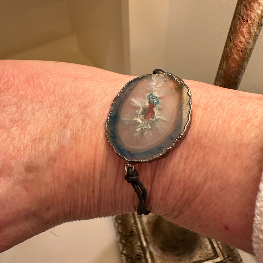 Elegant Blue Agate Bracelet